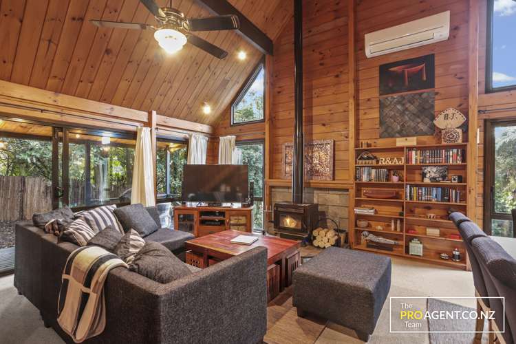 566 Scenic Drive Waiatarua_9