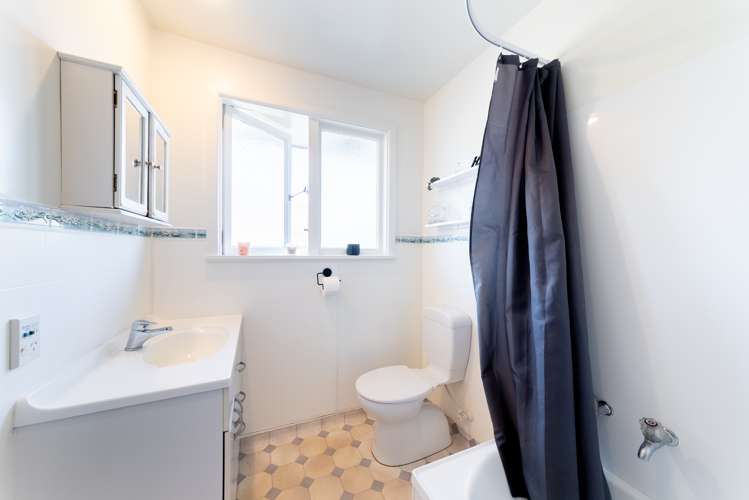 7 Boys Place Shirley_10