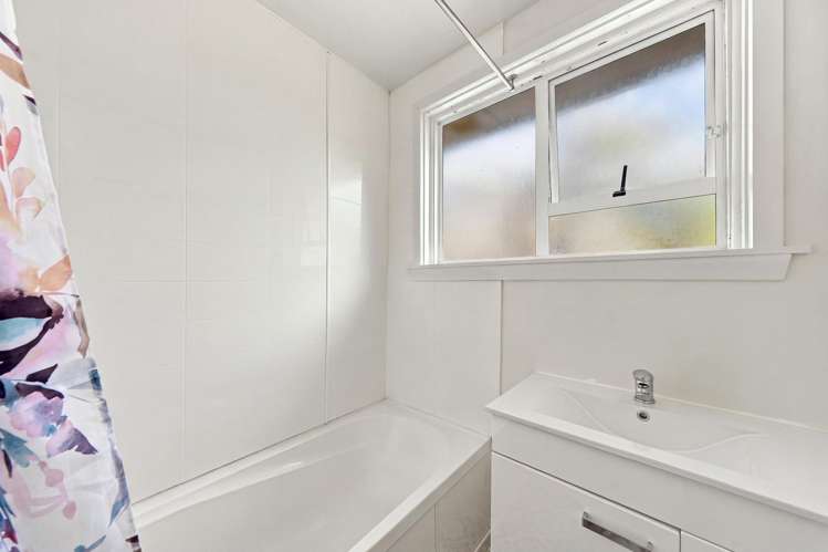 15 Avro Crescent Hornby_8