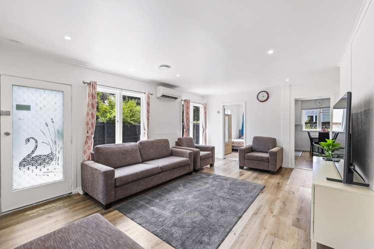 2/176 Henderson Valley Road Henderson Valley_5