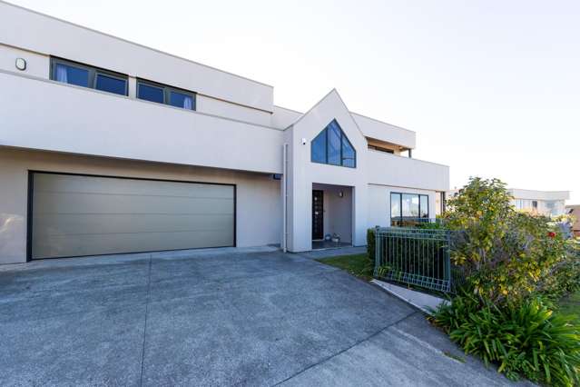Elegant Family Living with Panoramic Views