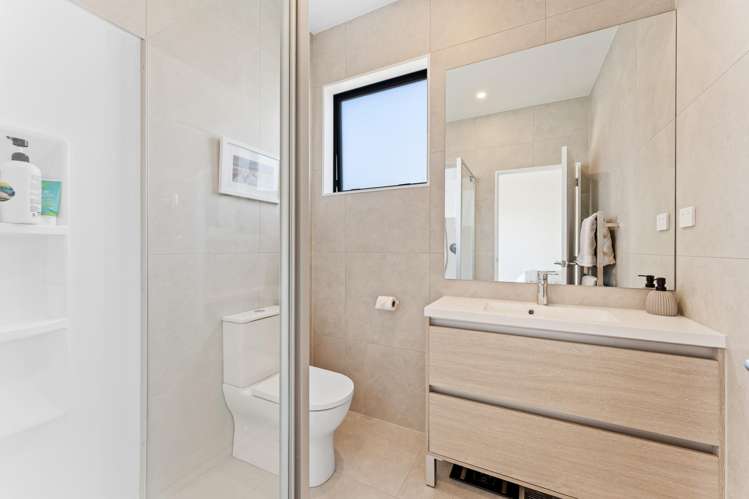 33 Cambie Avenue Red Beach_16