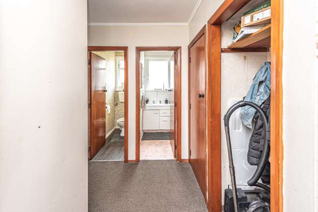 15 Churchill Crescent Tawhero_3