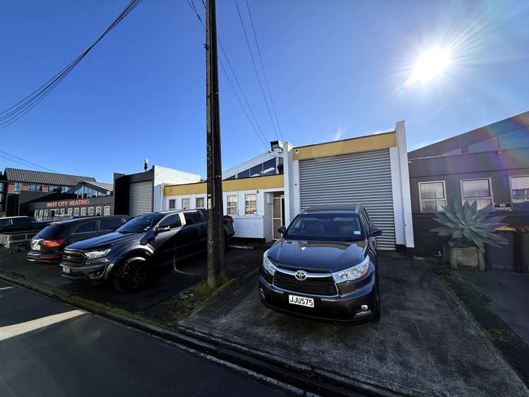 3/42 Henderson Valley Road Henderson_5