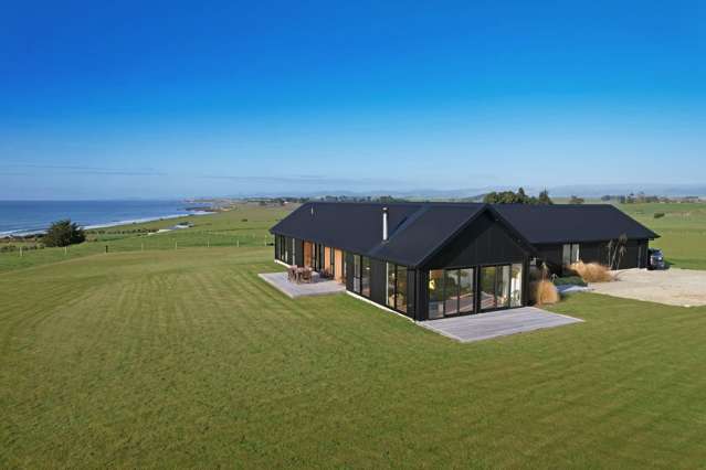 A MODERN COASTAL MASTERPIECE ON 2HA