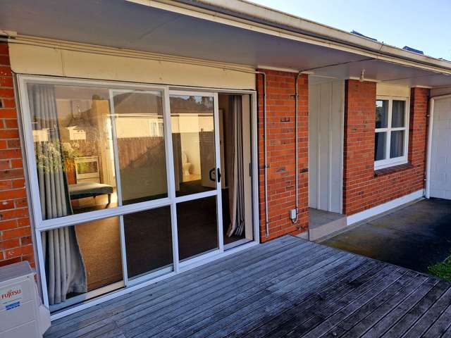 Secure  & Charming 2 BR Unit in Papakura