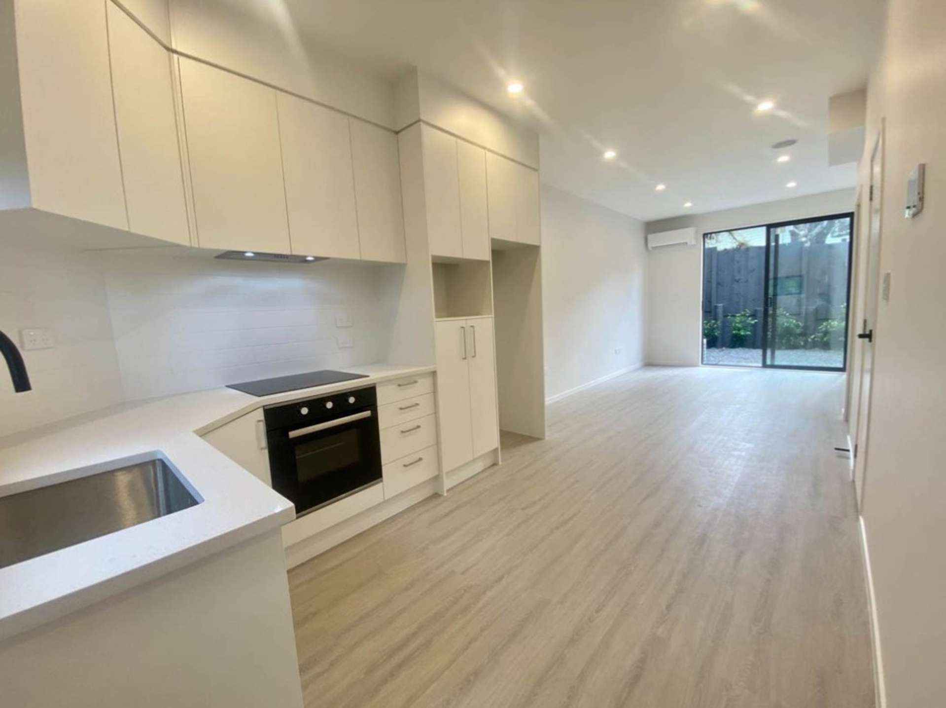 8/52 Rua Road Glen Eden_0