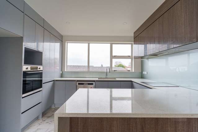 Designer kitchen, 3 bed 2 bath Quality living