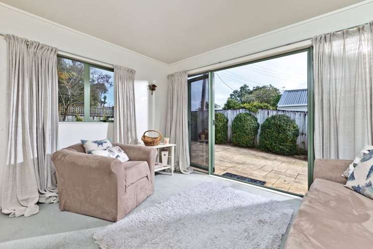 8 Target Road Totara Vale_8