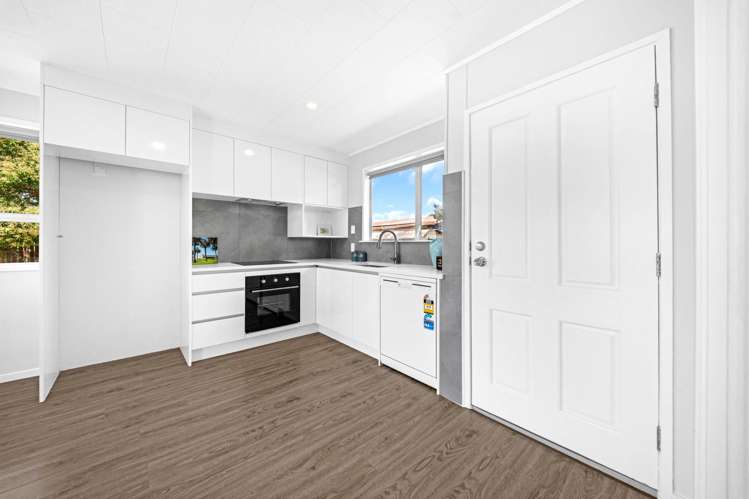 27 Sandrine Avenue Clover Park_7