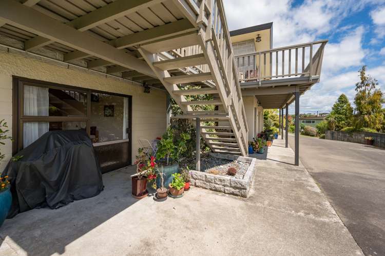 8 Farnham Drive Richmond_24