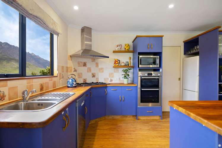 2 Bramshill Drive Lower Shotover_13