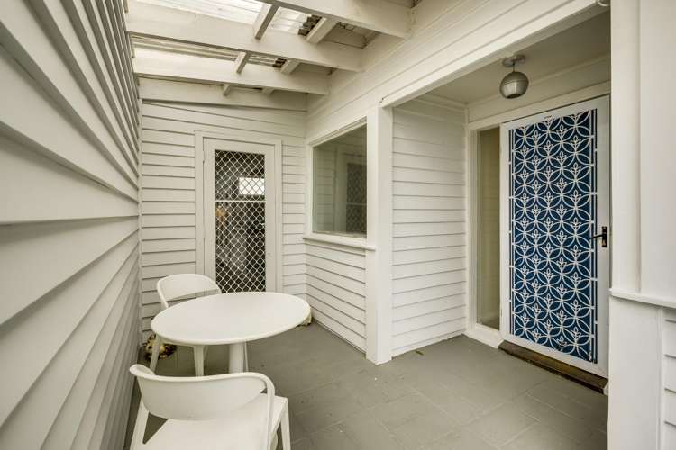 2/8 Meeanee Quay Westshore_17