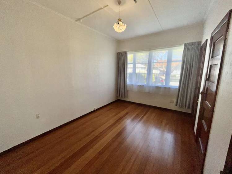  17 Hall Crescent Epuni_6