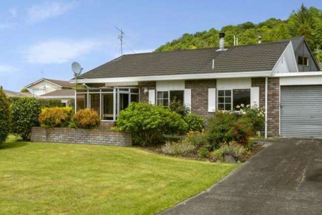 Holiday‑Style Living in Sought‑After Acacia Bay