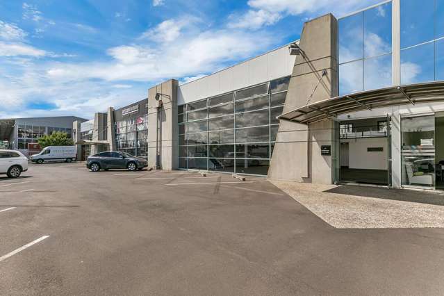 Prime 387.64sq m retail/showroom offering in Penrose - you don't want to miss out