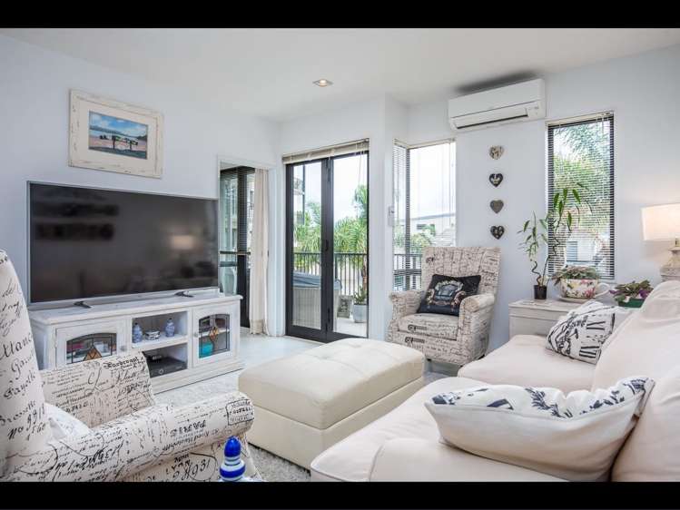 B106/525 East Coast Road Browns Bay_1