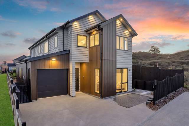 Contemporary Elegance - A Five-Bedroom Masterpiece