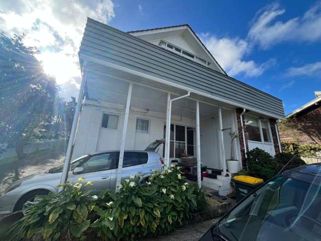 2-Bedroom Unit in Northcote $480/wk, Water & Power Included