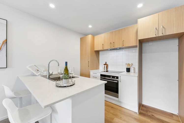 4/2 Stokes Avenue Te Atatu Peninsula_3