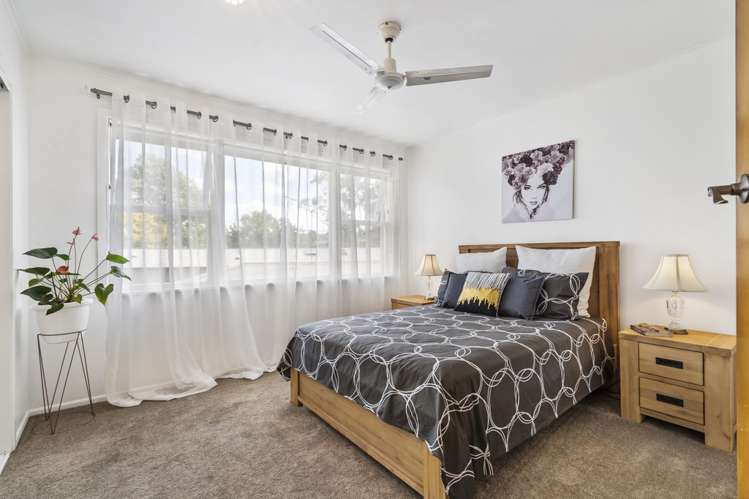 8 Huruhuru Road Massey_14