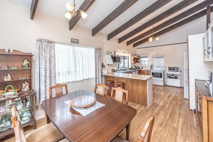 44 Exeter Crescent Springvale_5