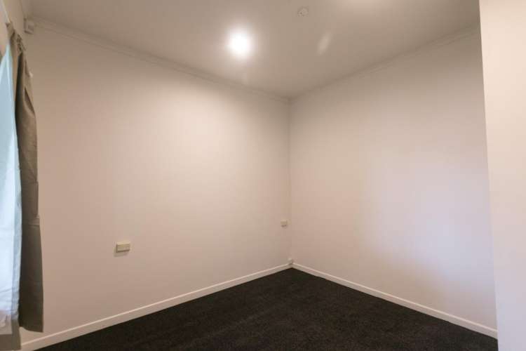 15 Bollard Avenue 1733_11