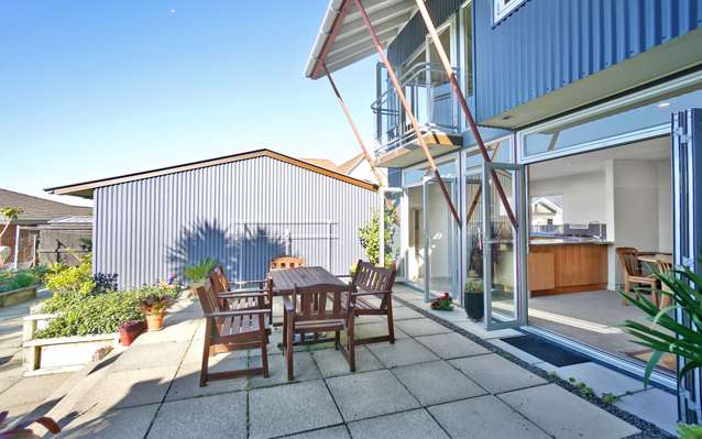 DISTINCTIVE STYLE -  REDUCED! - REDUCED!