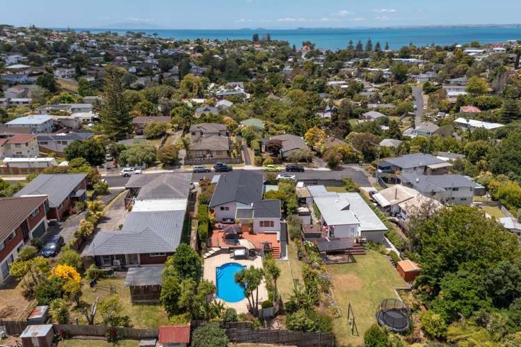 7 Charmaine Road Torbay_17