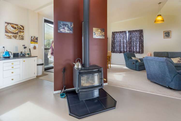 3 Front Miranda Road Waitakaruru_9