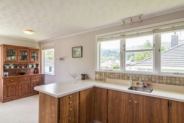 220 Waddington Drive Naenae_3