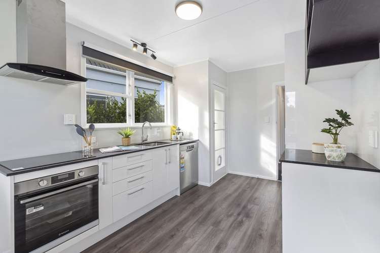 15b Linden Avenue Tawa_14