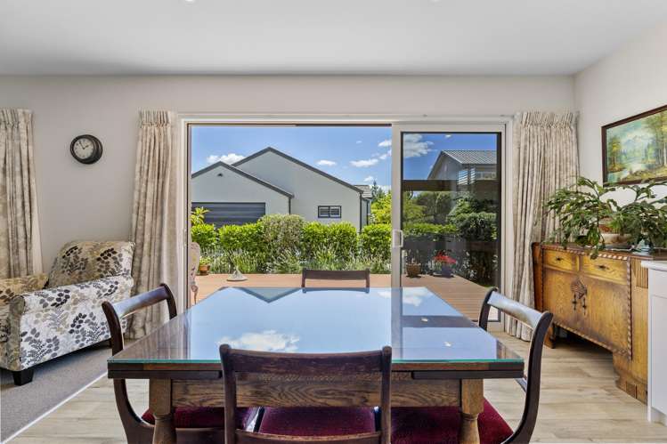 25 Chateau Crescent Rangatira Park_10