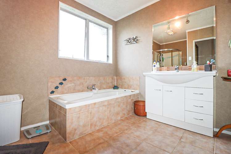 2 Guy Street Dannevirke_11