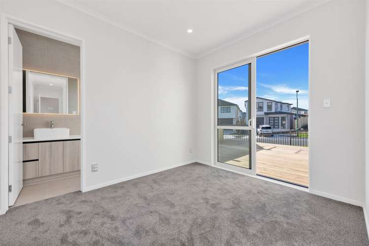 8 Uru Drive Flat Bush_11