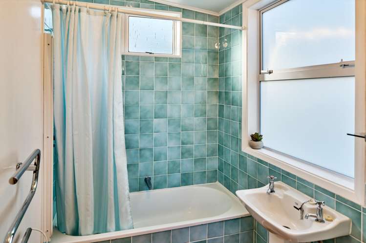 128 Mana Esplanade Paremata_9