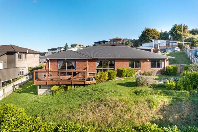 Stunning Family Home in Riverstone Terraces