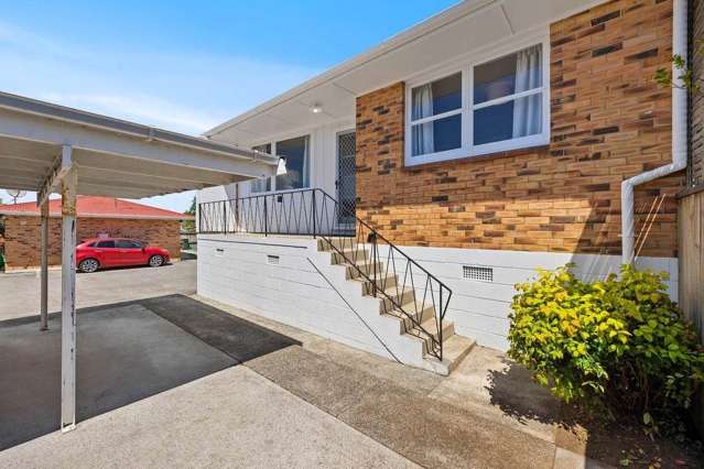 2 BEDROOMS IN ONEHUNGA - WATER INCLUDED