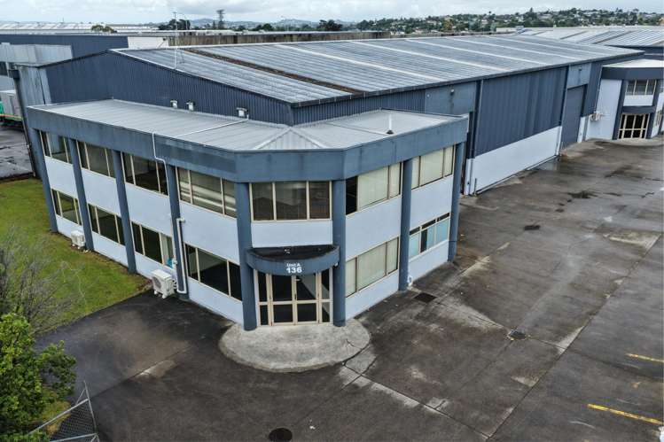 A and B/136 Cryers Road East Tamaki_1