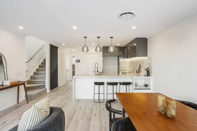 Luxurious Living - MAGS zone, Freehold