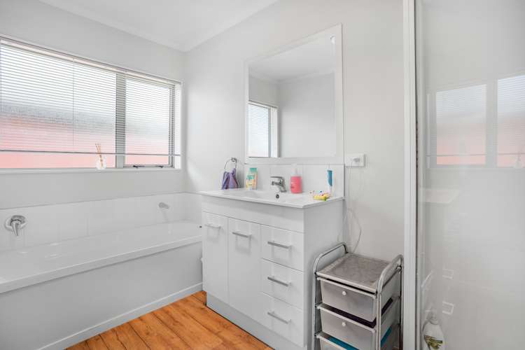 8 Sun Valley Way Wainuiomata_14