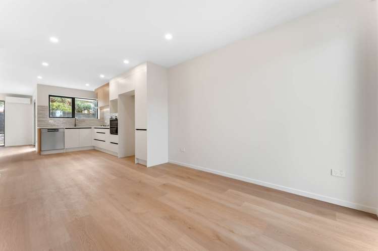 336A Royal Road Massey_6