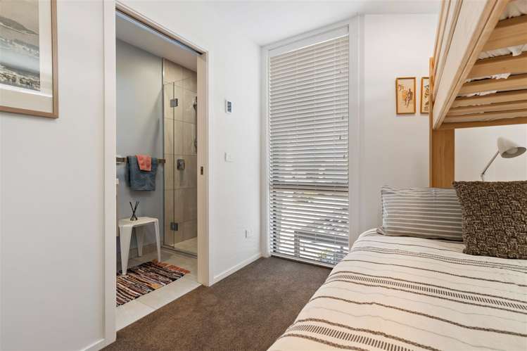 4 Leaning Rock Lane Wanaka_12