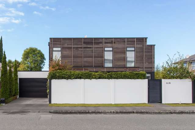 Modern City-Fringe Living!