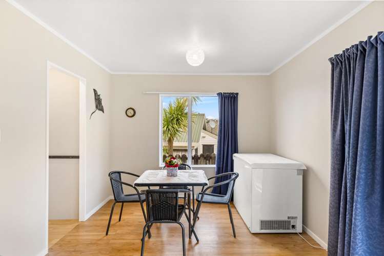 1/8 Atlantis Place Totara Vale_10