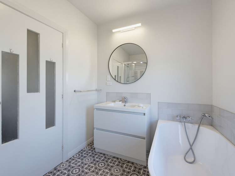 23 Godwin Crescent College Estate_21