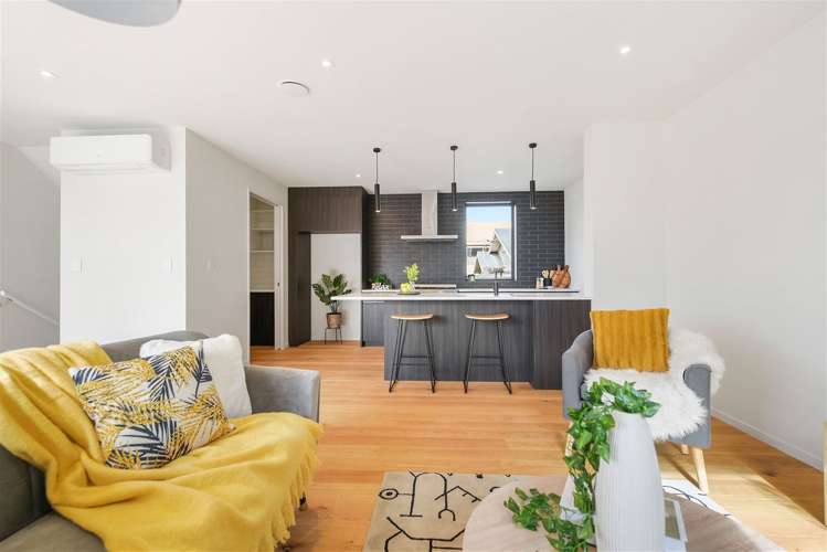 2/2 Manning Street Hamilton Central_2