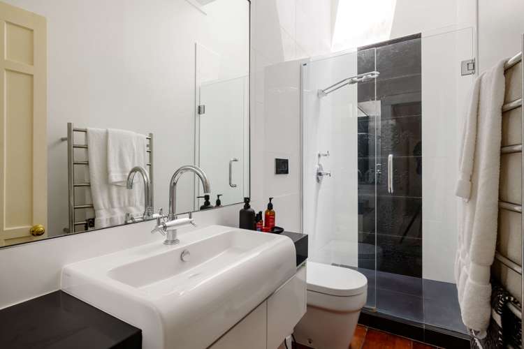 58 Lake Crescent Hamilton Lake_25