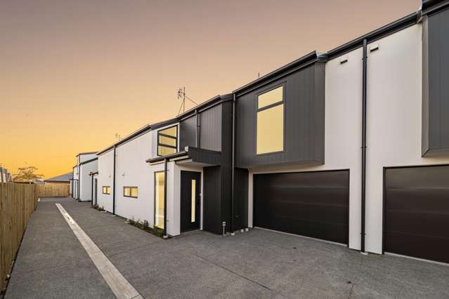 Top Location Brand New & Architecturally Designed