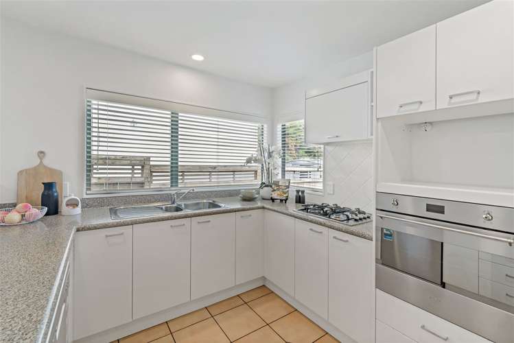 1/30 Lomond Street Takapuna_4
